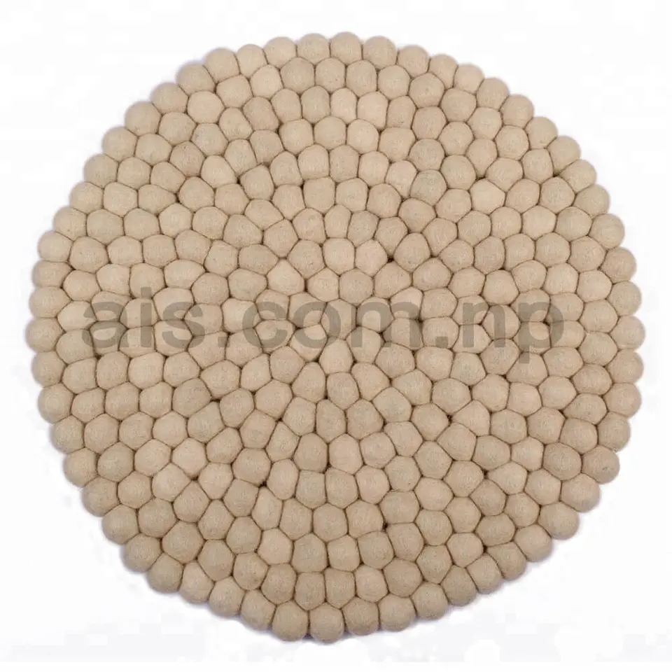 natural-white-felt-ball-rug-carpet