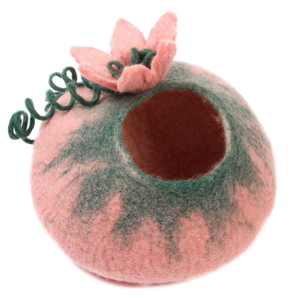 round-rodent-woolen-felted-rodent-cave1