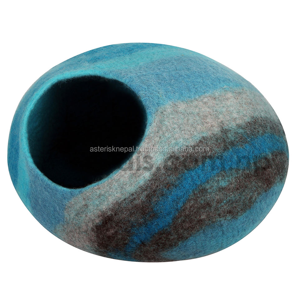 handmade-color-stripes-felt-cat-cave1